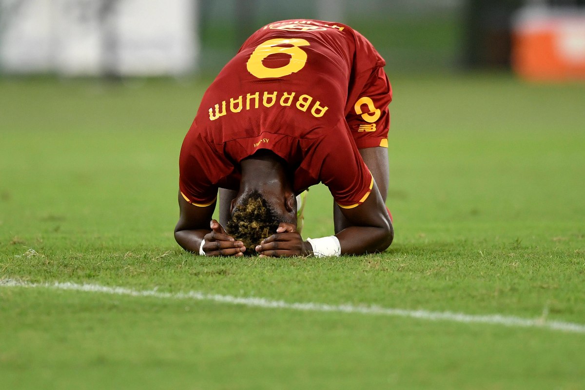 Tammy Abraham con la maglia della Roma