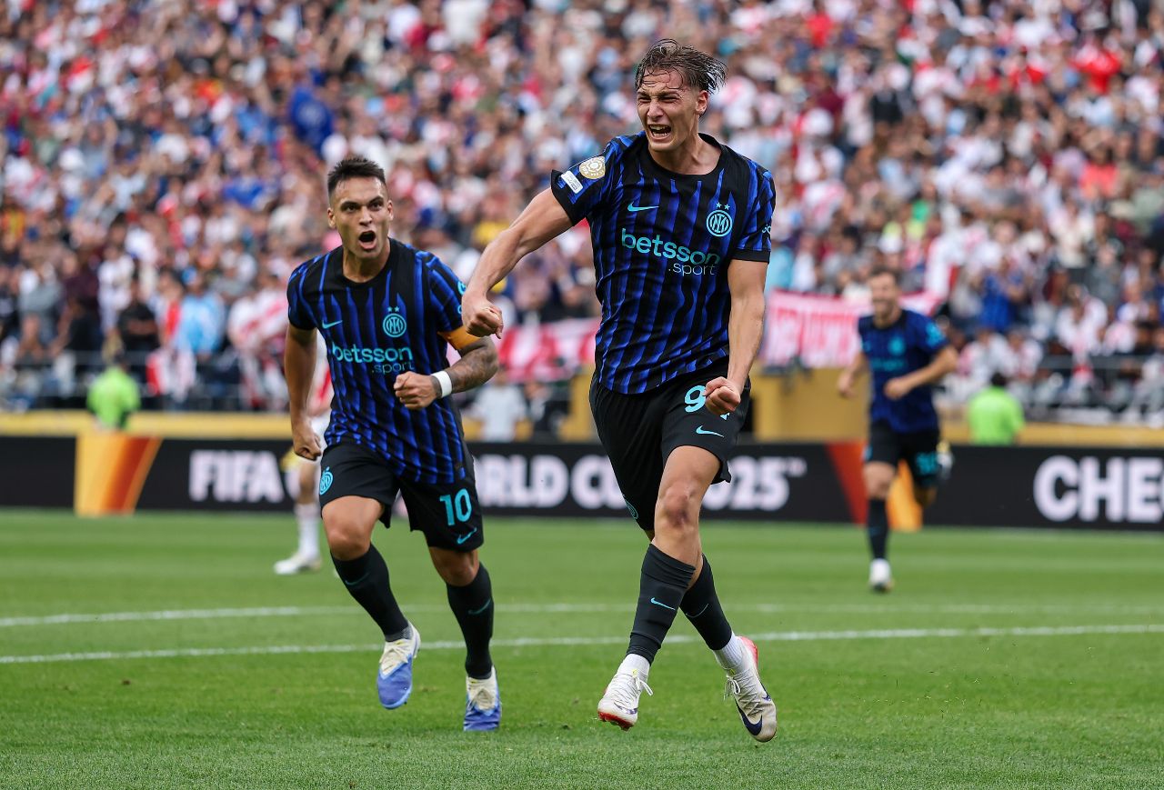 francesco pio esposito in maglia inter