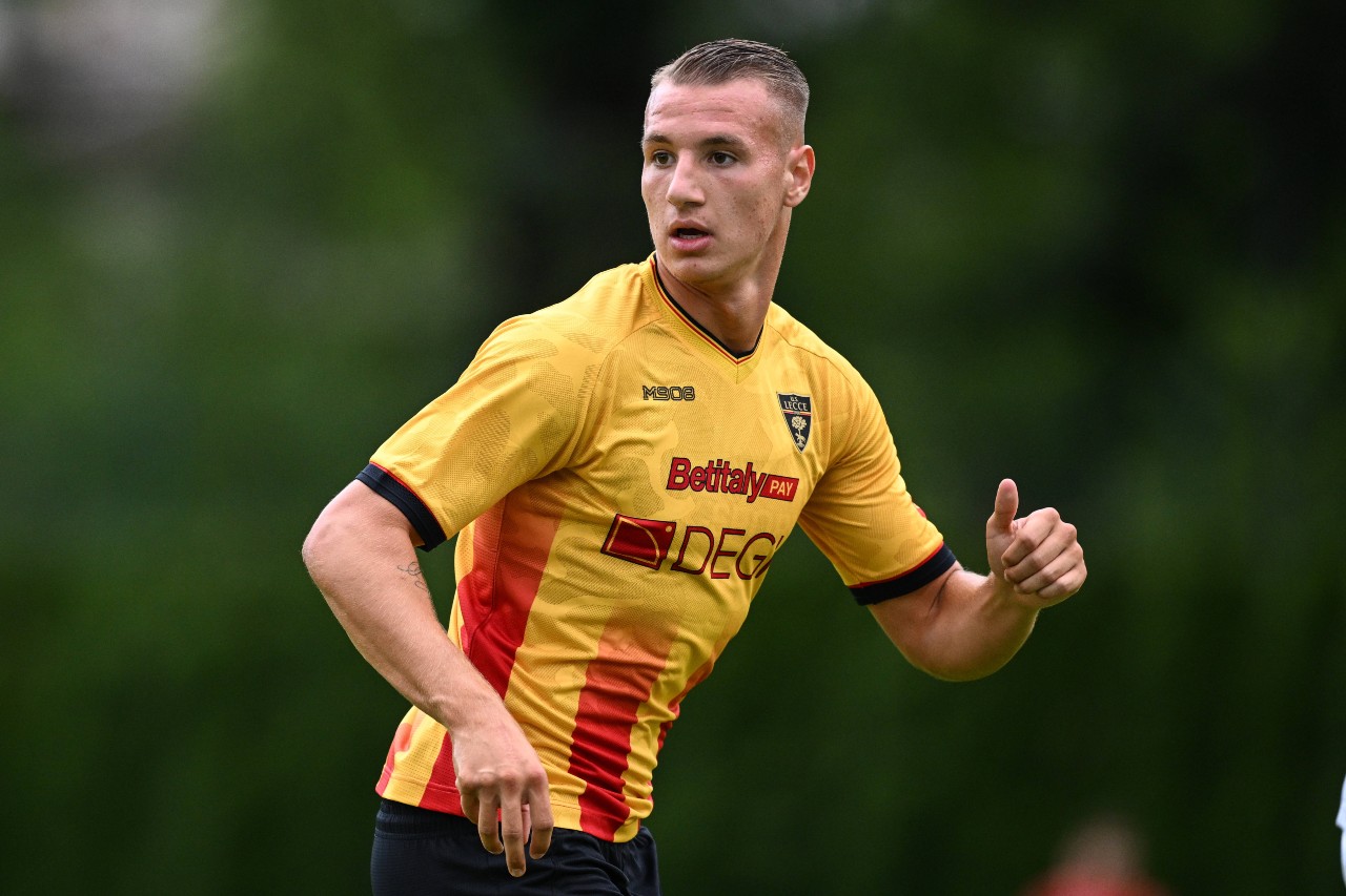 Francesco Camarda in maglia Lecce